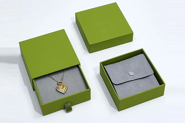 What are Apparel & Fashion Boxes?